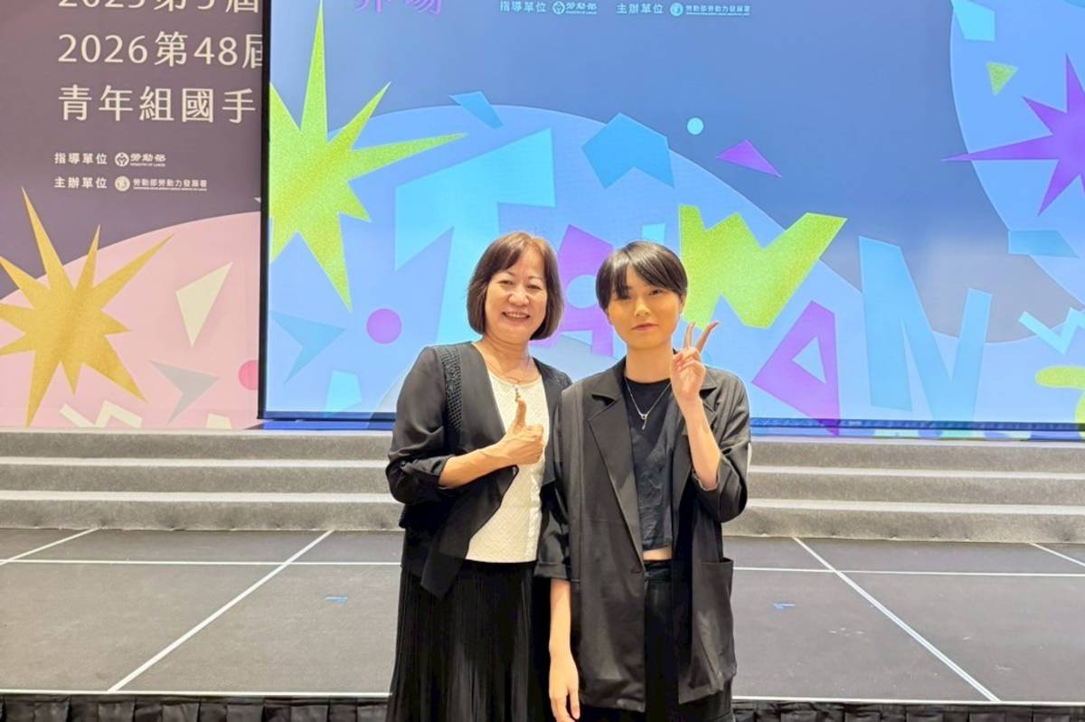 鄢思宜老師與蕭妤珊正取國手
