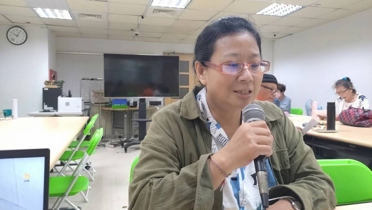 心樂齡學苑：信義國小樂齡學習中心 施依屏 談 ~ 樂齡學習中心服務心得