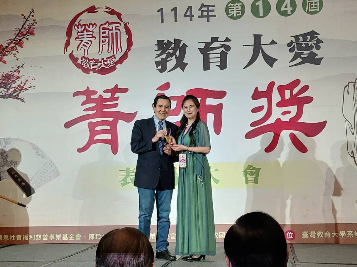 受獎教師代表、新北市私立莊敬高級工業家事職業學校副校長賴惠文