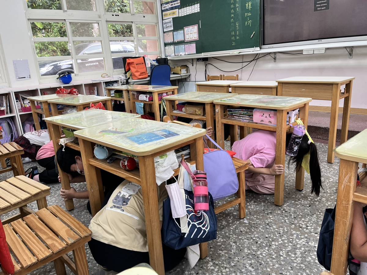 基隆模擬防災 地震謹記趴掩穩、餘震來襲莫驚慌