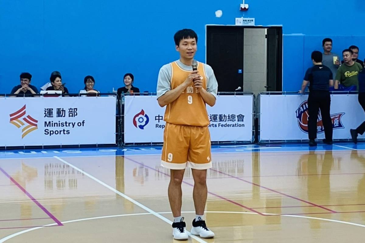 李洋部長表示，能和媒體朋友以球會友，不僅增進交流，也具體展現「以運動壯大臺灣」的精神。(記者蘇瑞雯拍攝)