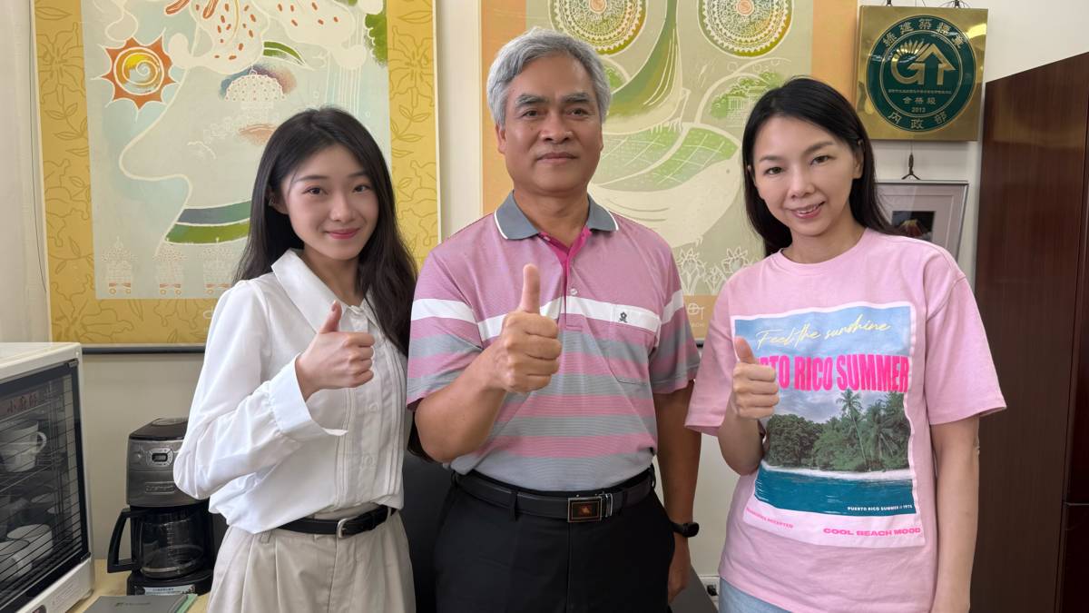 112學年度校園菸檳危害防制教育介入輔導計畫「網紅就是你」-國中組-優等-基隆市立成功國民中學-採訪合照（右為協助聯繫的衛生組吳昭蓉老師