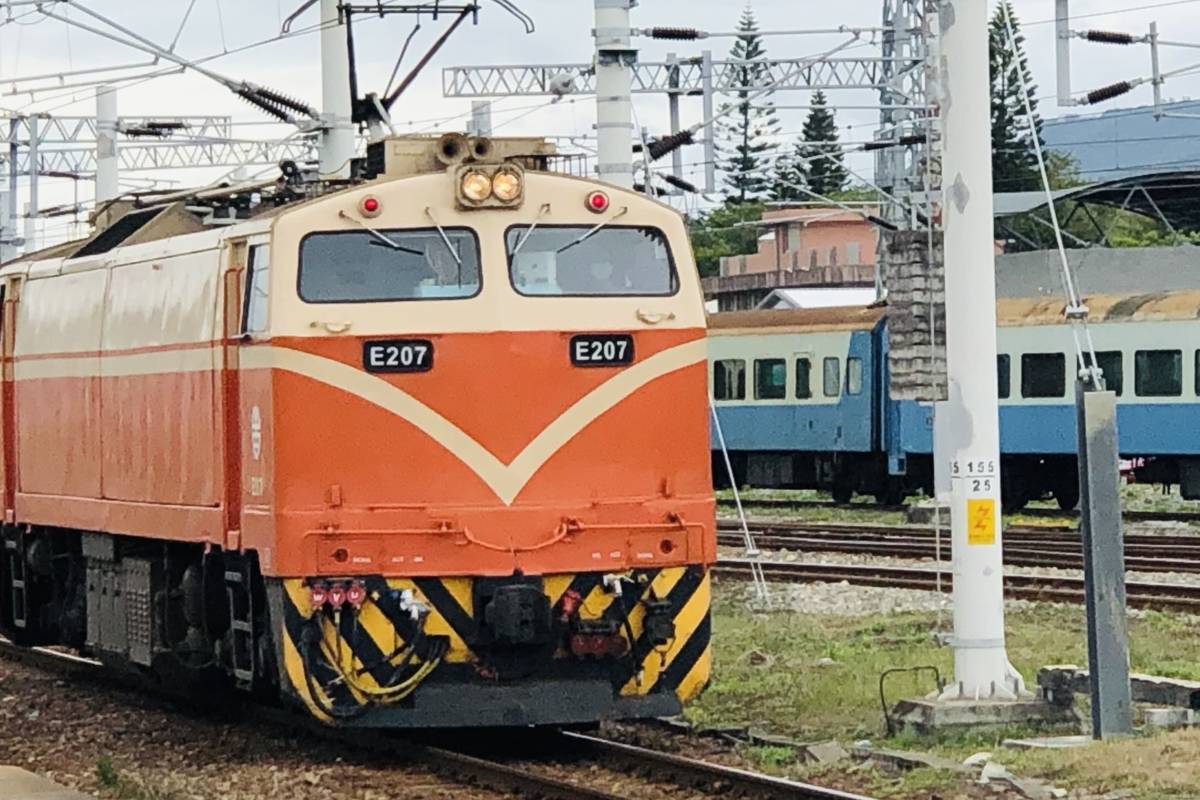 因應樺加沙颱風陸上警報發布，南迴線各級列車停駛。