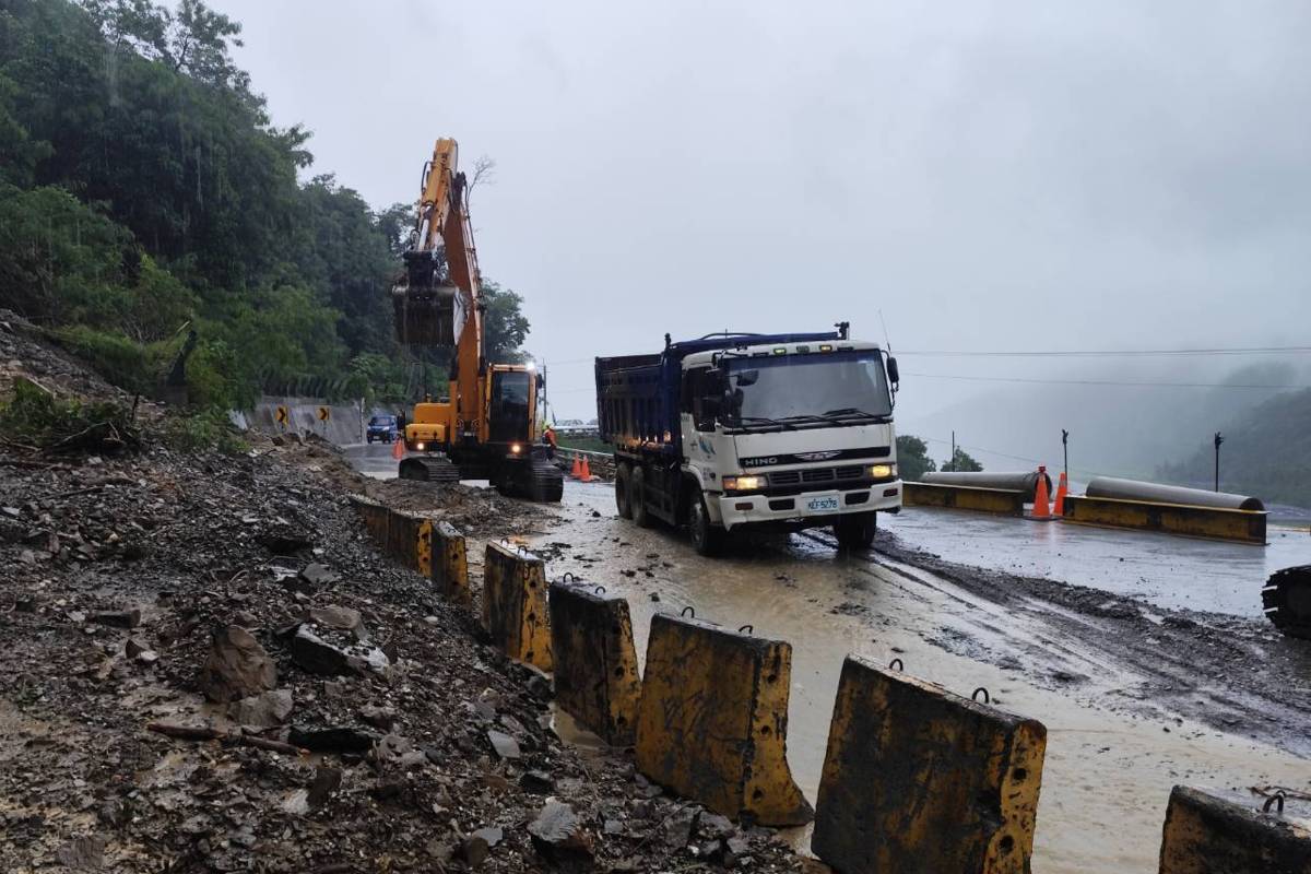 東64鄉道搶修情況