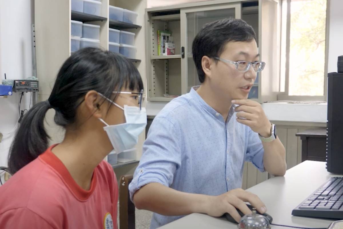 張萬春協助學生分析個人數位閱讀結果