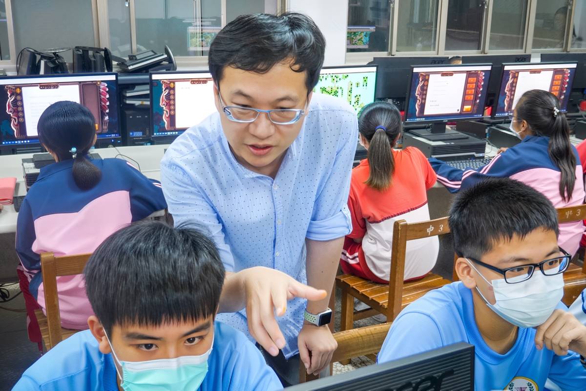 張萬春帶領學生參與PaGamO閱讀素養示範班級