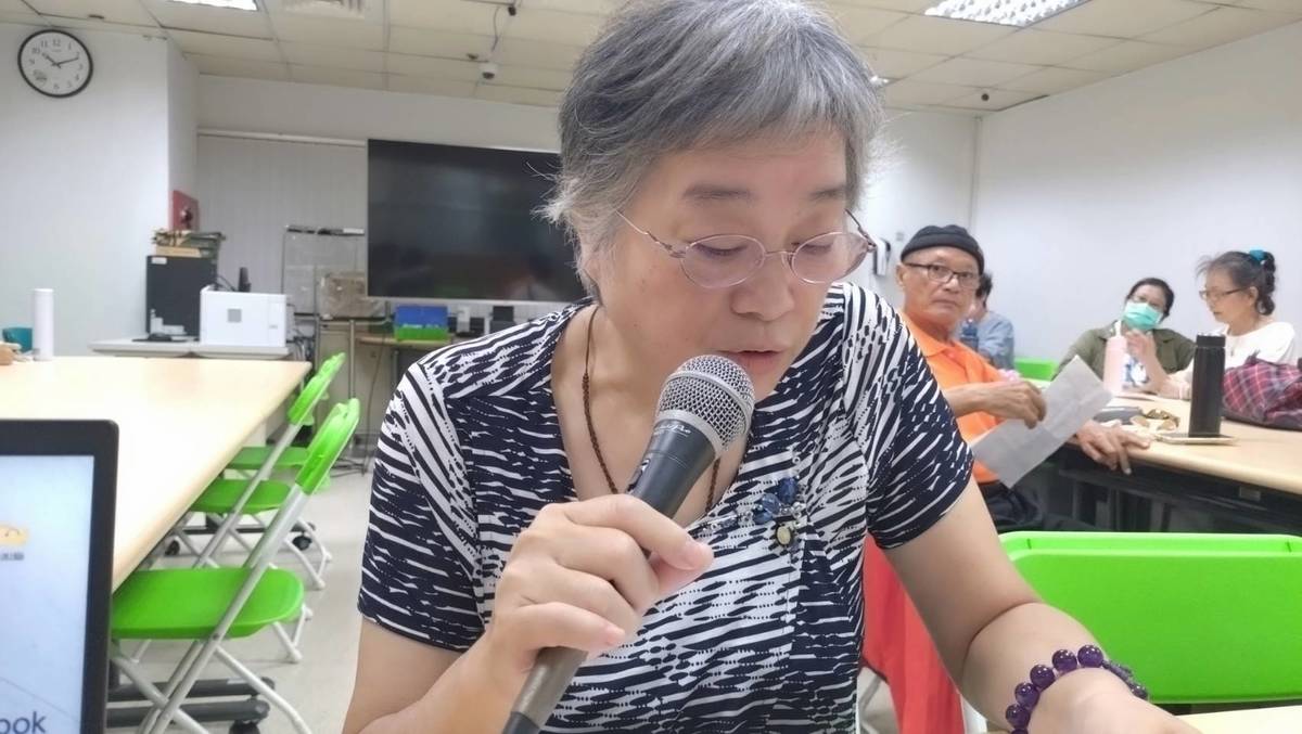 心樂齡學苑：信義國小樂齡學習中心學員 許秀春 談 ~ 樂齡學習中心服務心得。