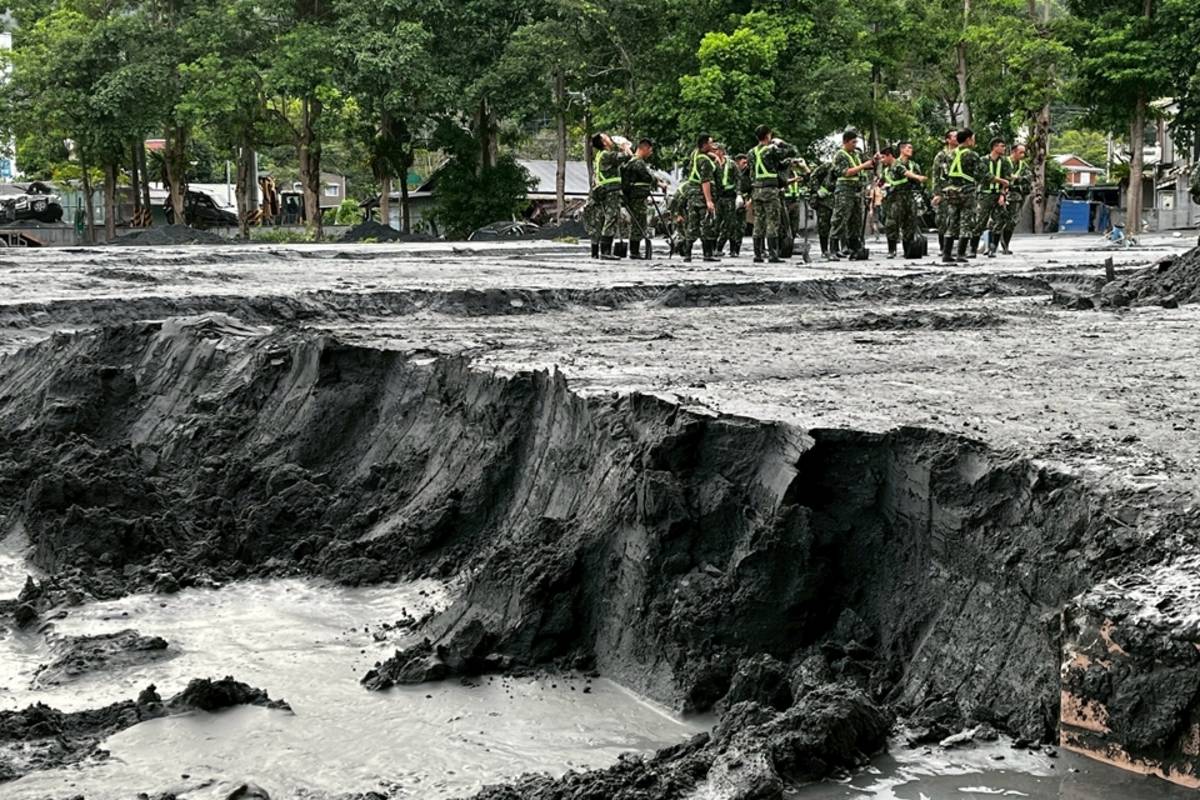 國軍協助光復國中清理