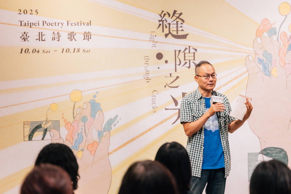 策展人鴻鴻表示，今年臺北詩歌節以「縫隙之光」為主題，策劃了以詩為核心的藝術跨域活動