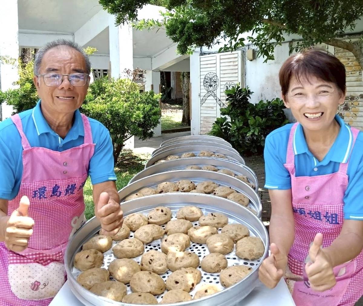 饅頭夫婦以十一年的時間，克服所有的困難，完成臺灣本島和離島愛的拼圖。