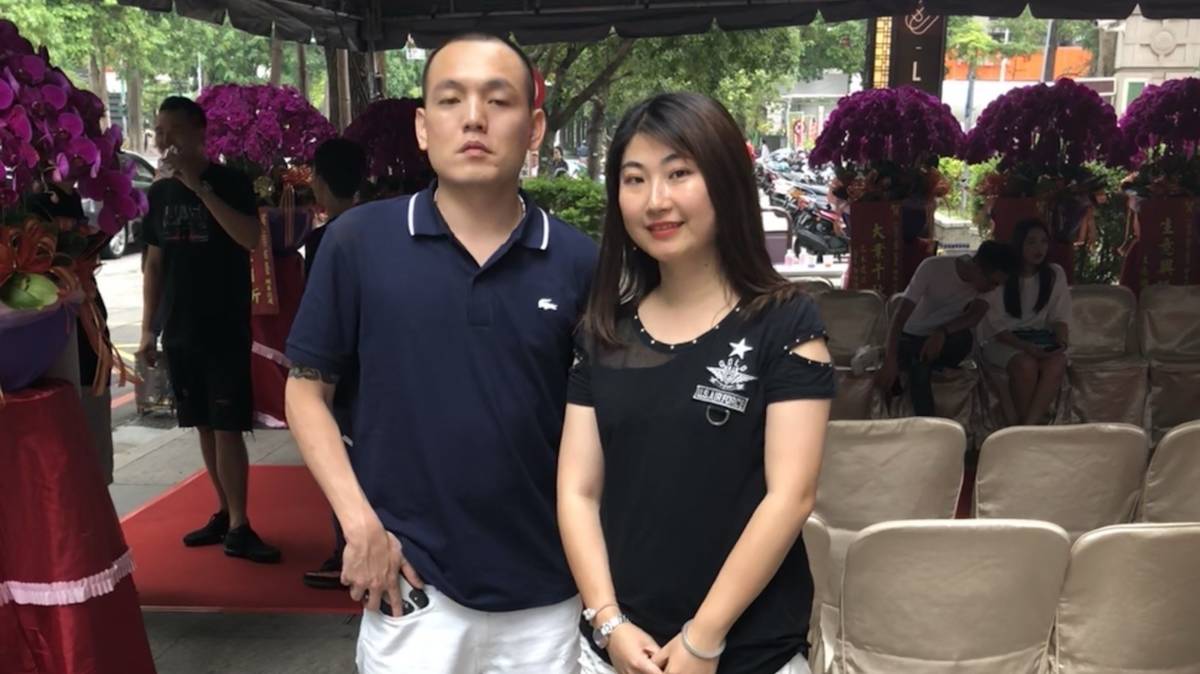 2017年春風與友人合開美髮沙龍，那是家畇第一次見到春風，當時她還沒入坑