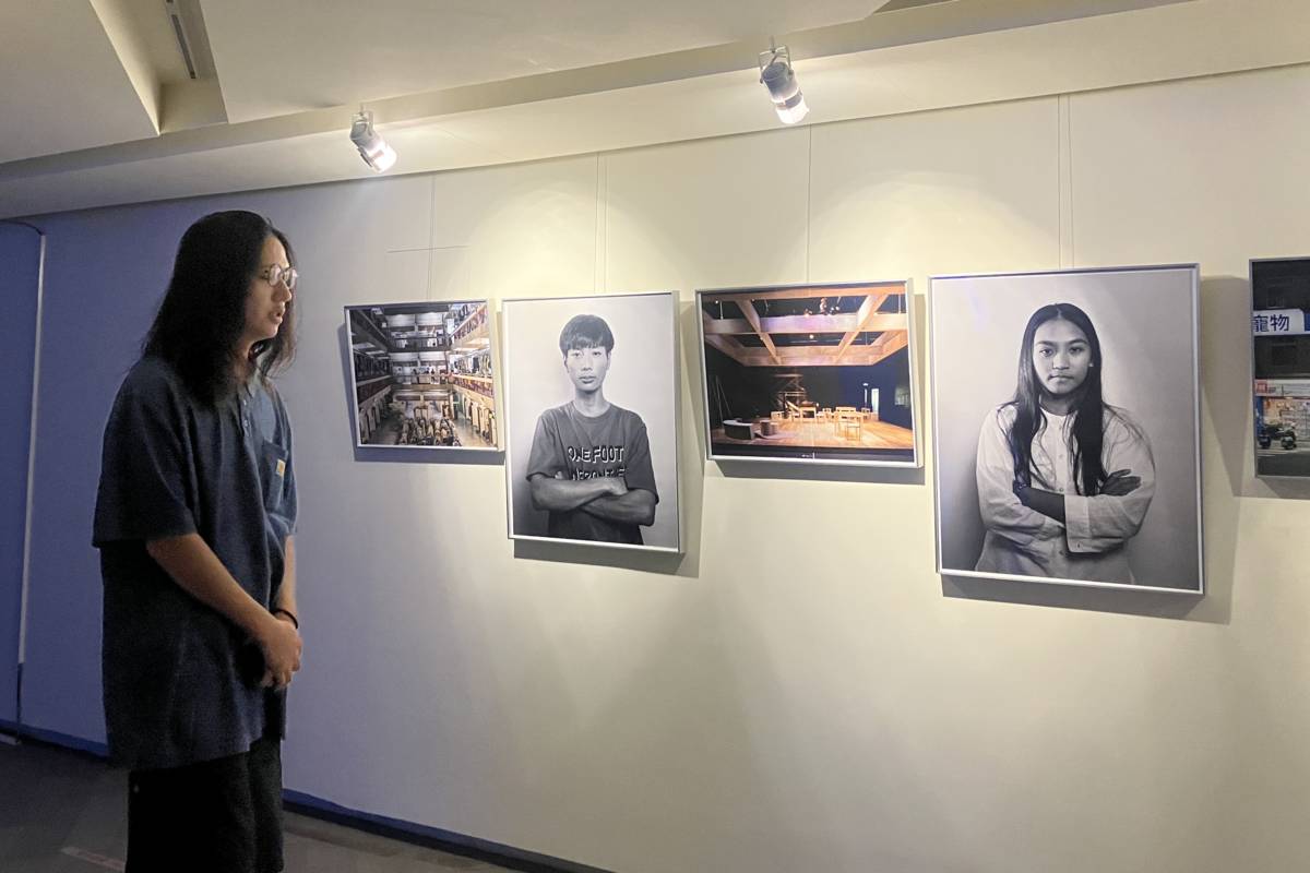 新媒體藝術類首獎陳宇弘介紹說，他的作品《不再（在）卡大地布的部落青年》，是以照片記錄一些離鄉青年的心情和生活。
