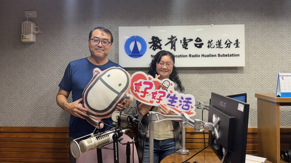 執行長莊惠茵（右）與秘書長王維俊