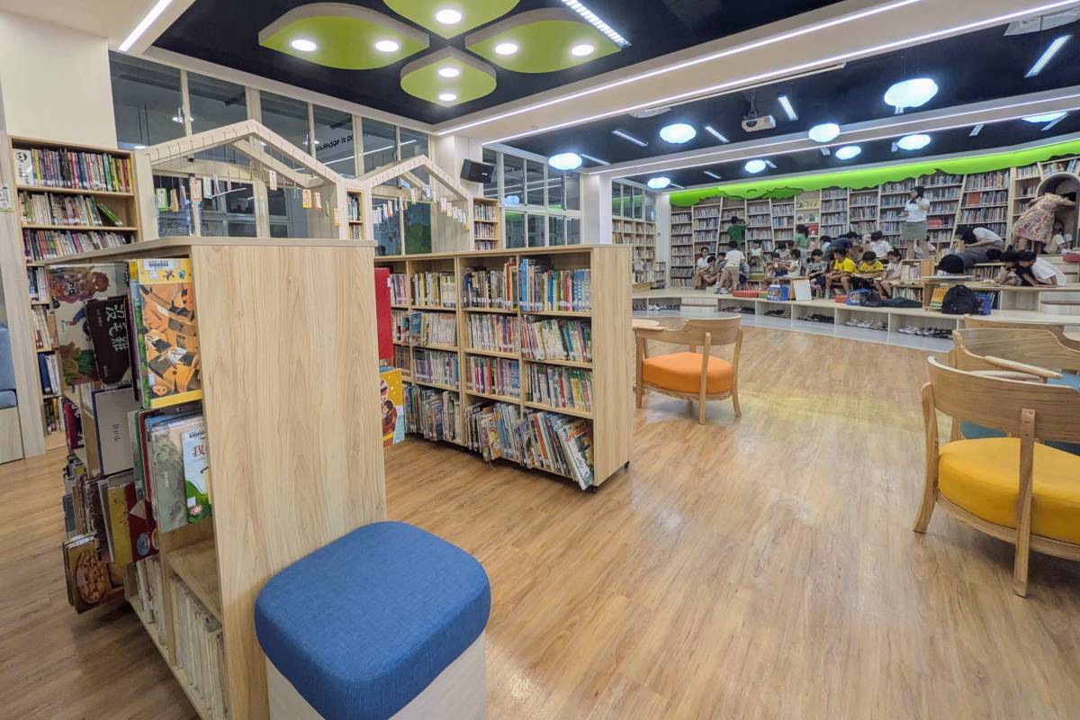 銘傳國小新圖書館採光明亮，打造舒適的閱讀空間