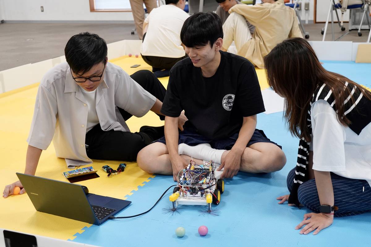 北科大赴日參加九州工大「自走車抓取物件」PBL競賽工作營。(北科大提供)