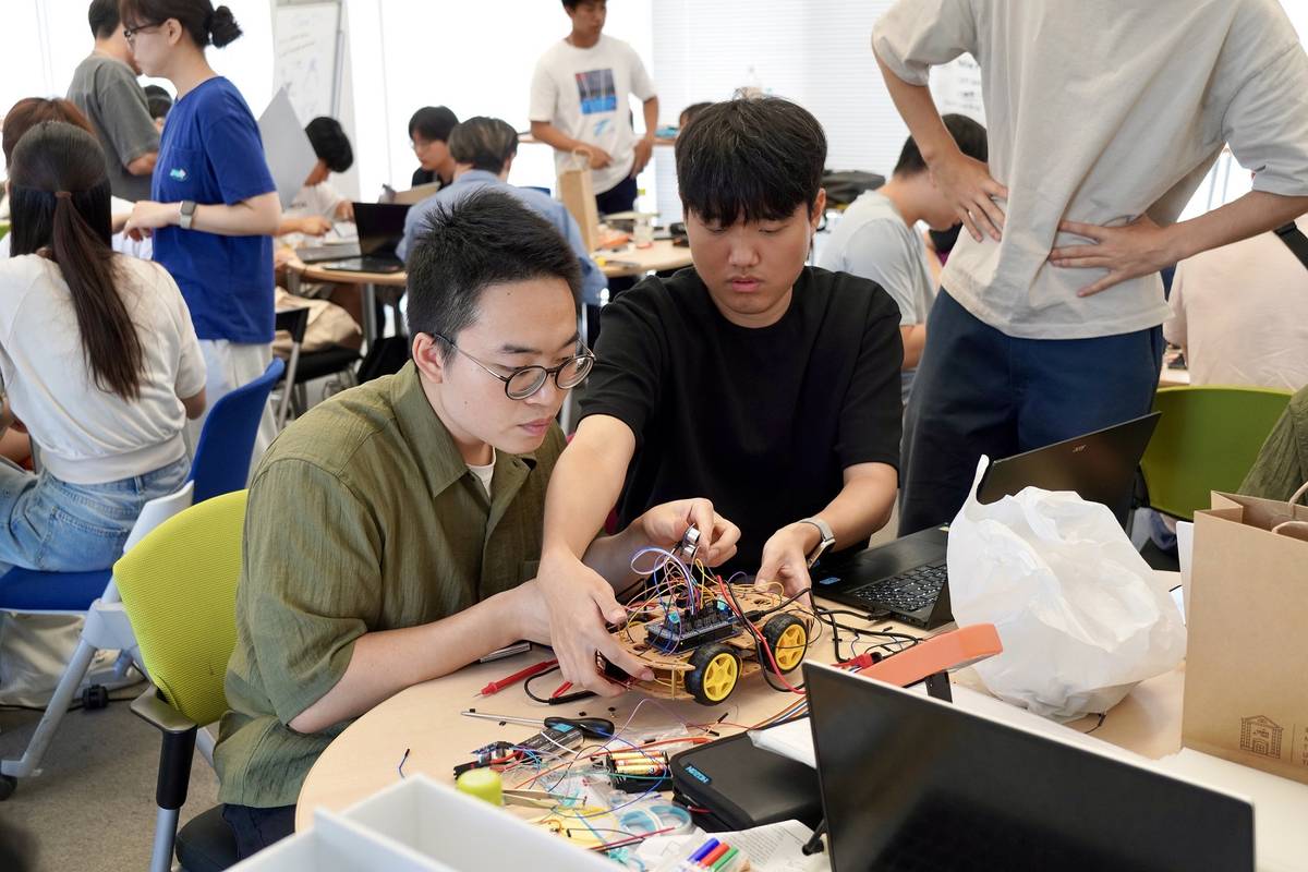 北科大赴日參加九州工大「自走車抓取物件」PBL競賽工作營(北科大提供)