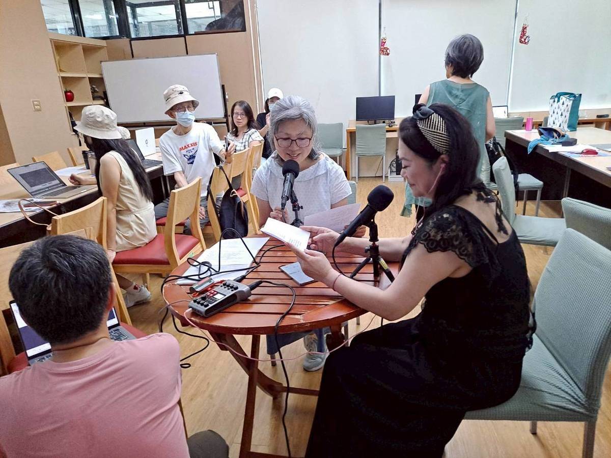 臺北市樂齡學習示範中心辦理「伍伍壹波Podcast-用廣播Podcast 說自己的故事」實作課程