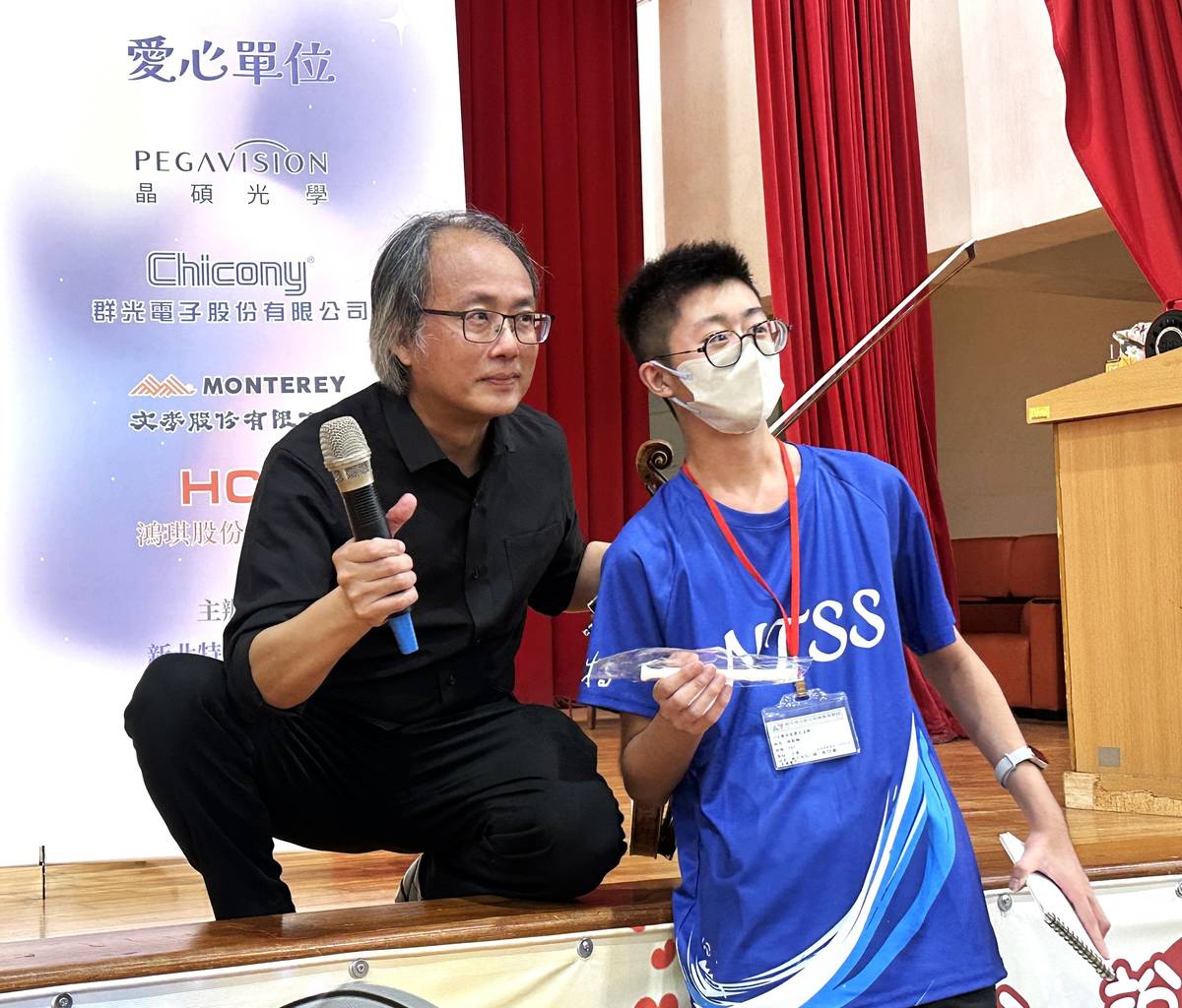 學生答題合影，展現勇於表達學習力