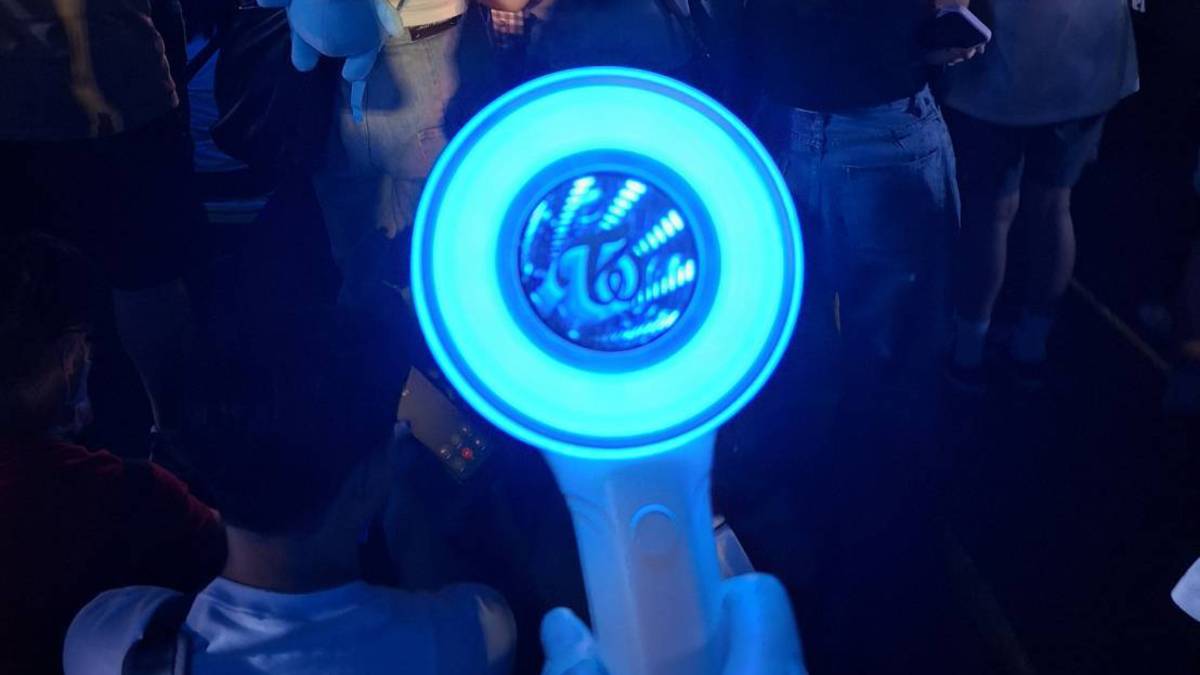 羅山帶著TWICE的手燈參加2025高雄啤酒音樂節