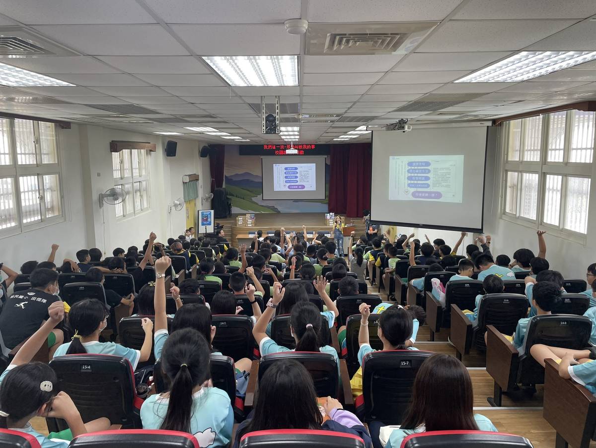 現場學生踴躍發言、回答問題