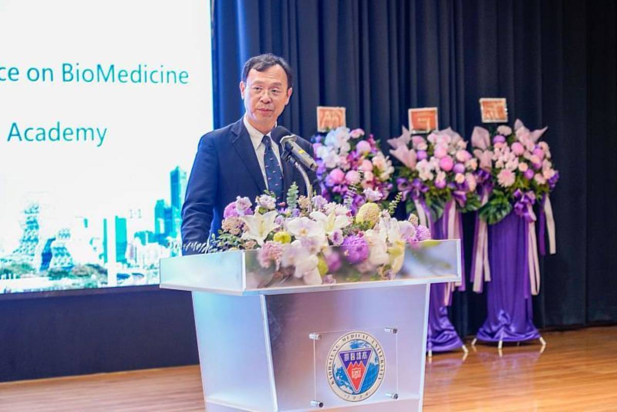 衛生福利部部長石崇良特別出席參加高醫特色跨領域國際研討會開幕式暨人工智慧生醫研究院揭牌儀式 (高醫大提供)