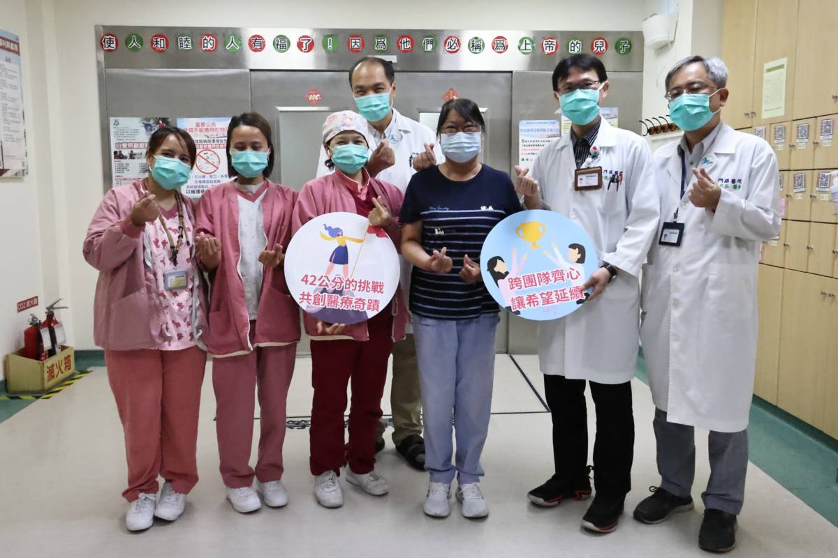 患者與醫療團隊合影