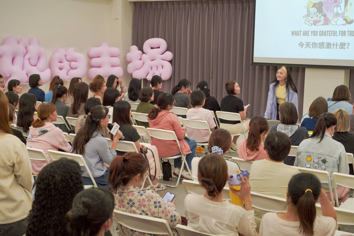 九粒Jolie以「人生只有一次，我要淋漓盡致」為題，和民眾熱烈互動。