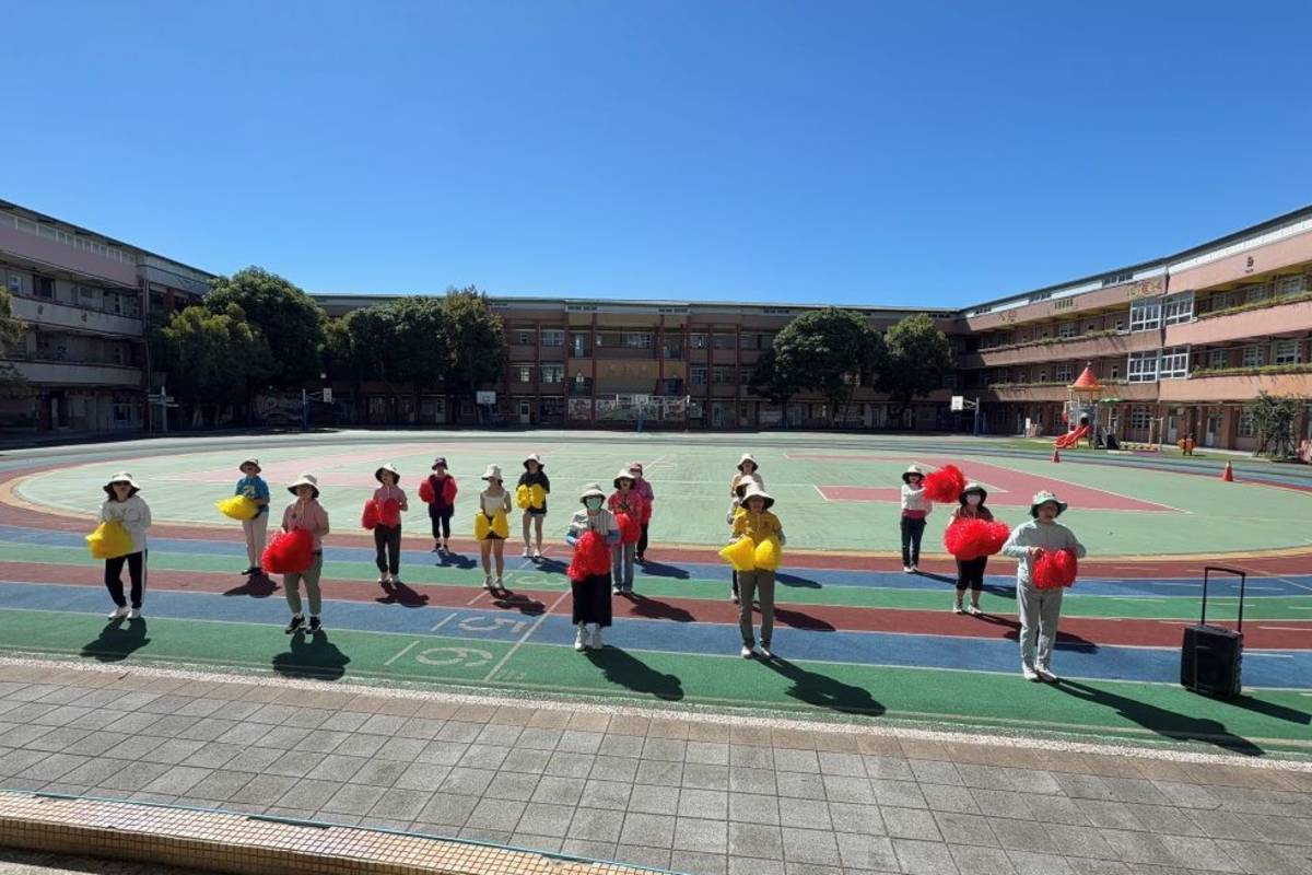 桃園市山頂國小退休老師與歷屆校友們特別重組「鼓花隊」，將在校慶活動上演出

