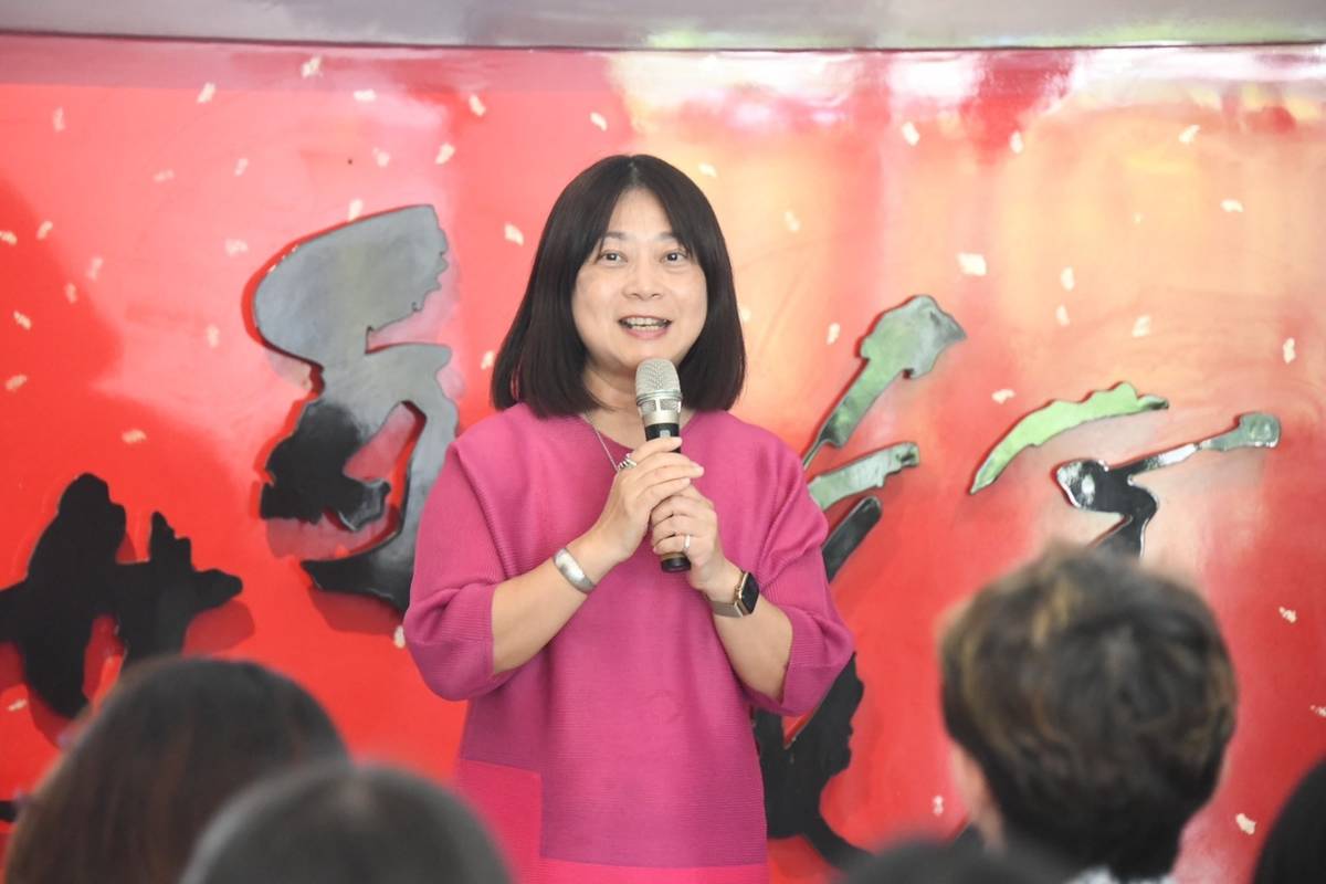 東大兒童文學研究所所長游珮芸在致詞中，回顧師生聯展的發展歷程，說明從前年開始舉辦展覽後，學生自發性地延續這個傳統。
