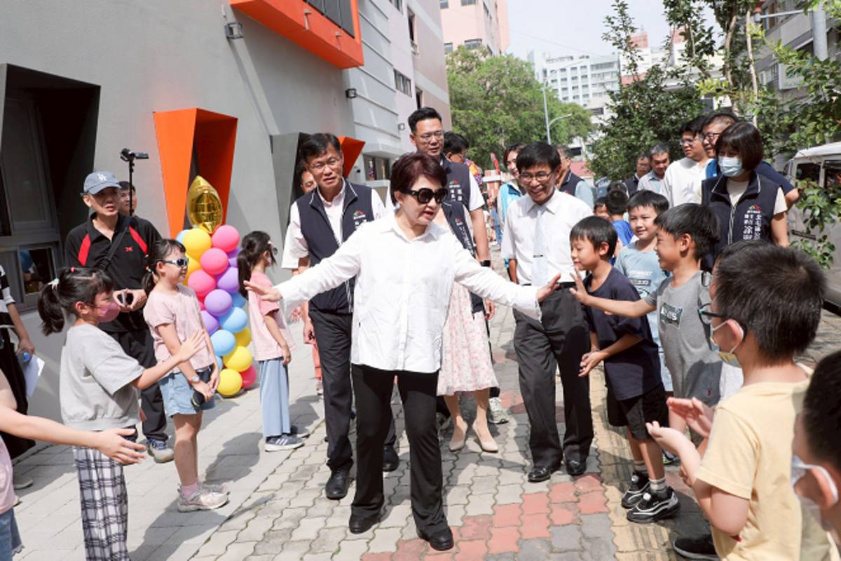 市長盧秀燕表示，這棟建築不僅是學校禮堂，也是與社區民眾共享的雙贏建設。