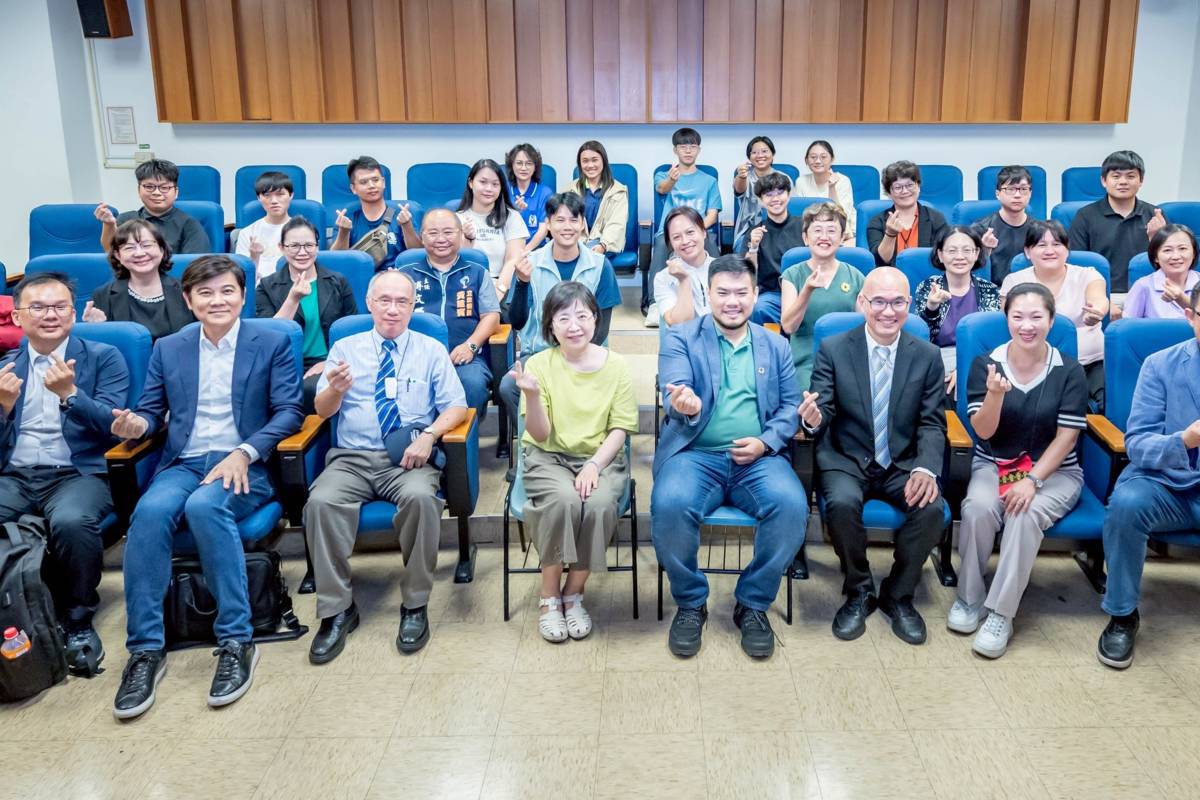 AI賦能高齡健康與照護人才培訓專班開訓，各界寄予祝福。