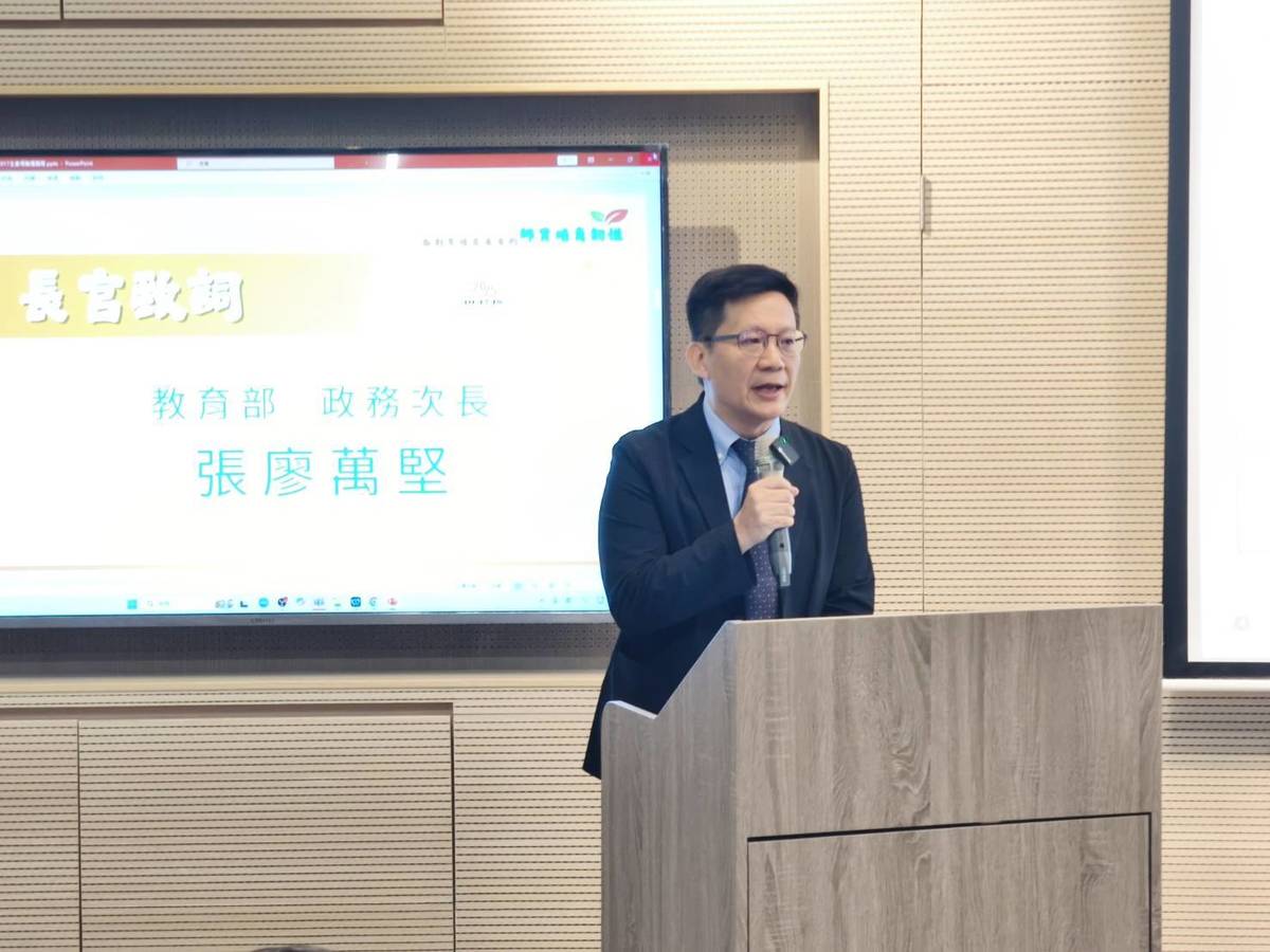 教育部政務次長張廖萬堅致詞。