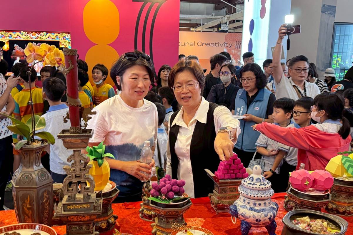 縣長饒慶鈴率領三十多位科長及承辦業務同仁前往彰化縣，實地參訪今年舉辦的「2025臺灣設計展在彰化」。