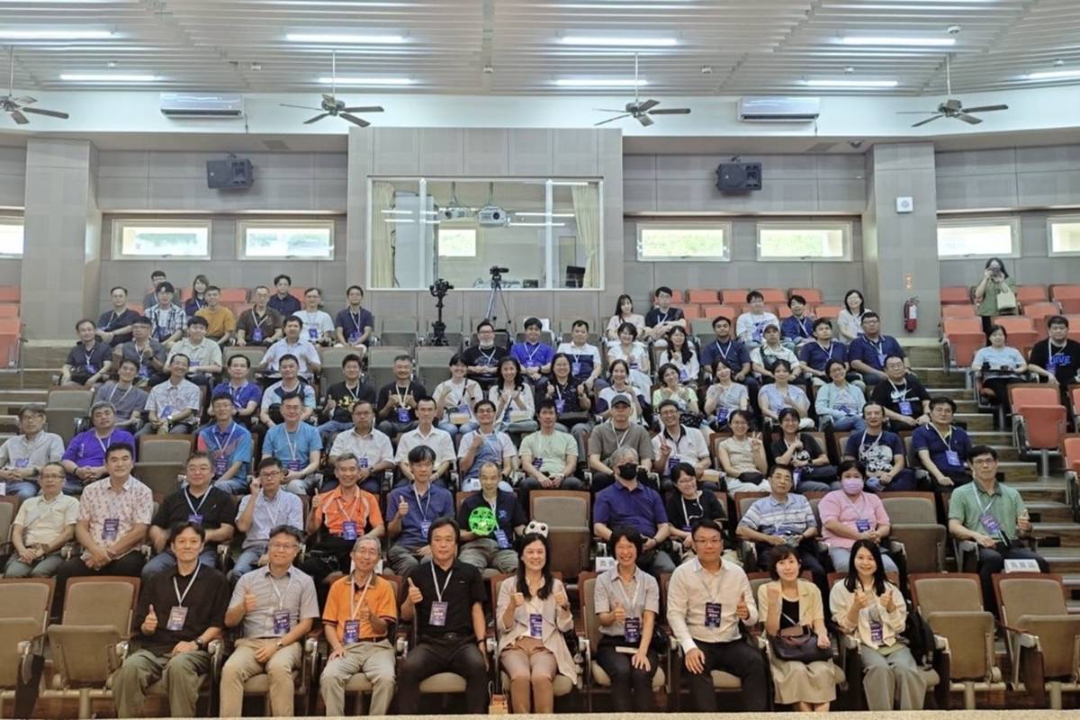 PBL STEM-AICT教育年會暨教師創新教材競賽大合照 (教育部提供)