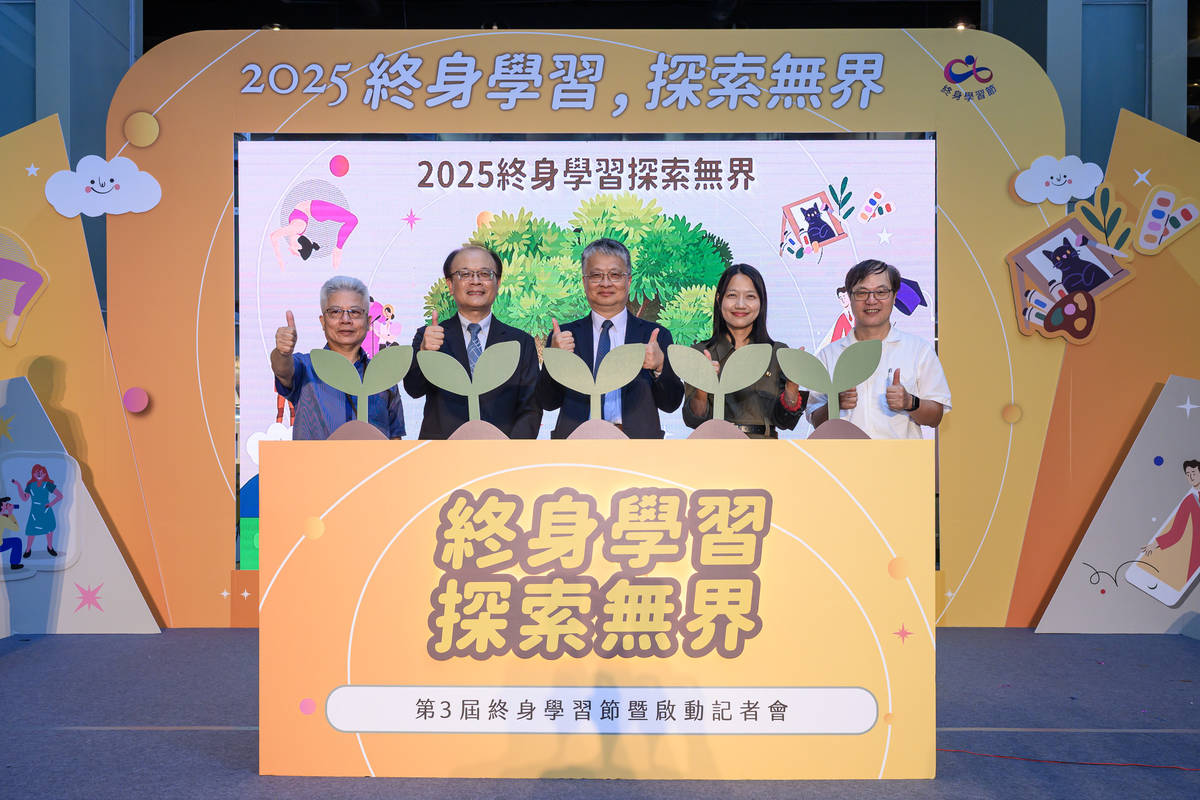 啟動儀式合照 (教育部提供)