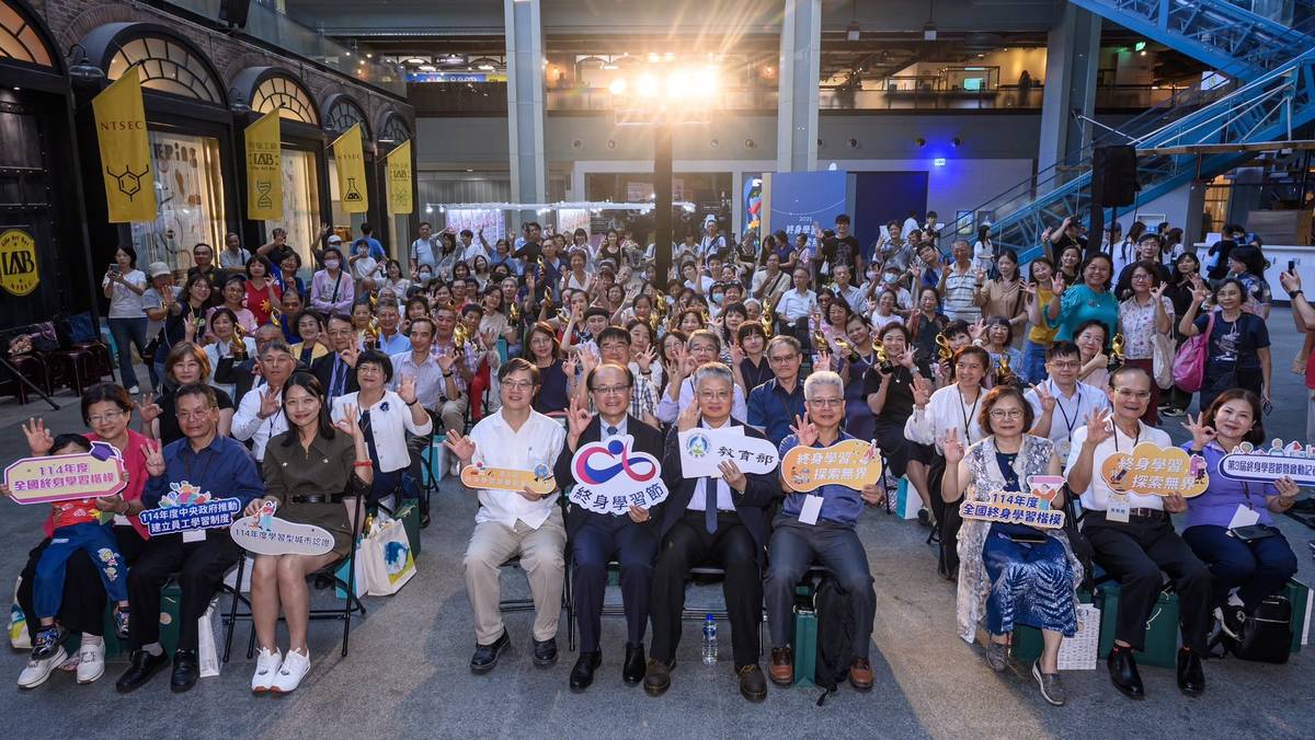 第三屆終身學習節暨啟動記者會大合照 (教育部提供)
