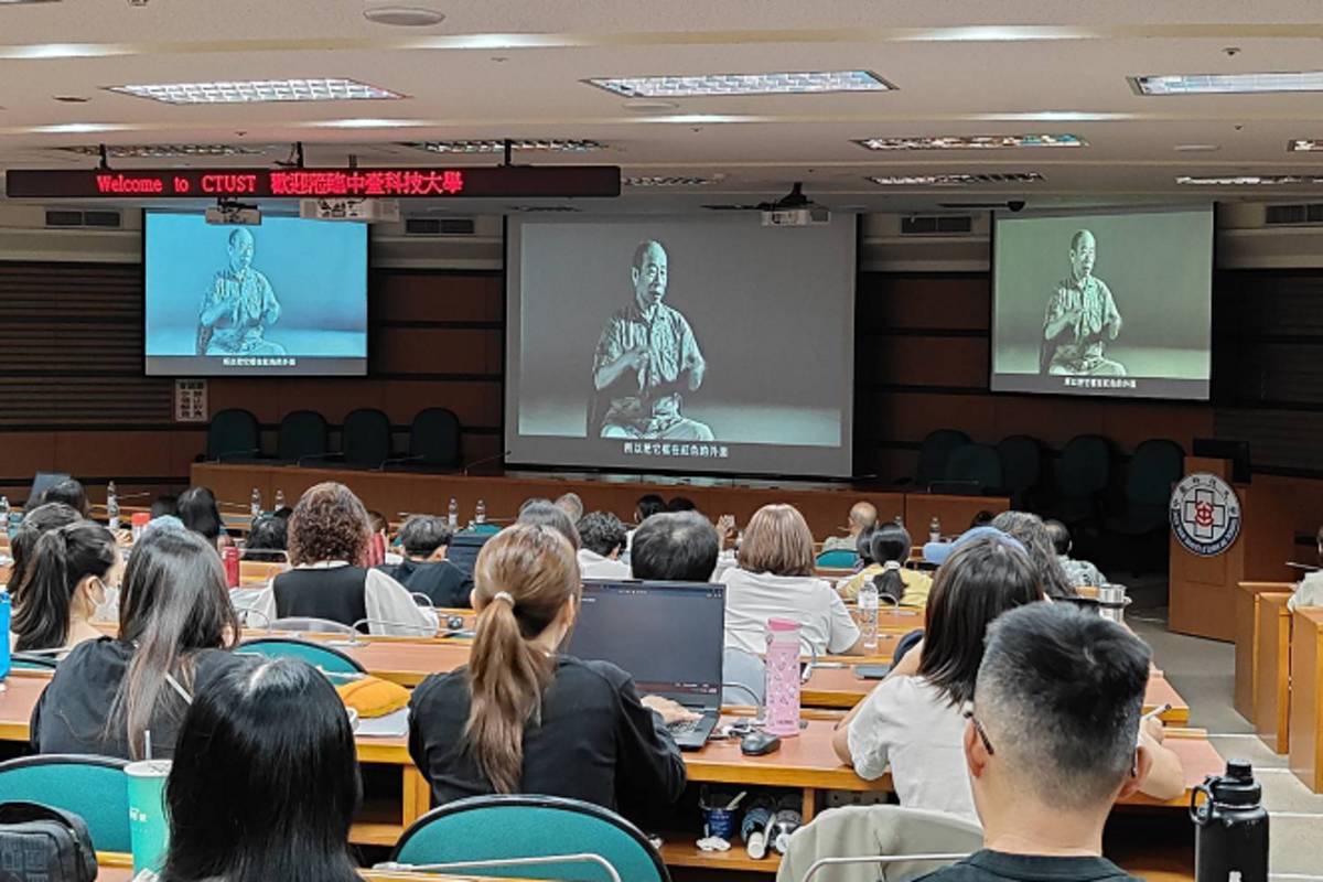 吳炫三老師以藝術家的敏銳觀察力，描繪人類文明與自然共生的樣貌.