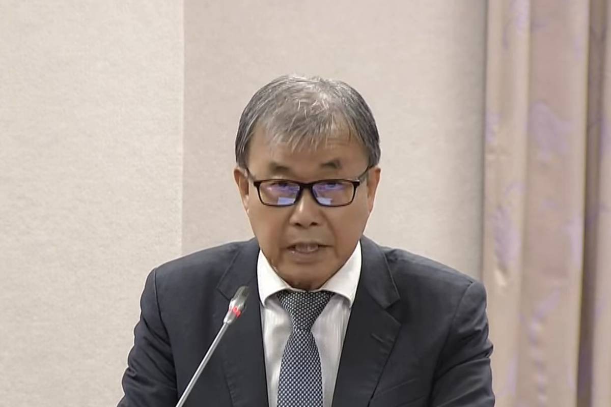 教育部部長鄭英耀立院報告( 照片翻拍自國會頻道 )