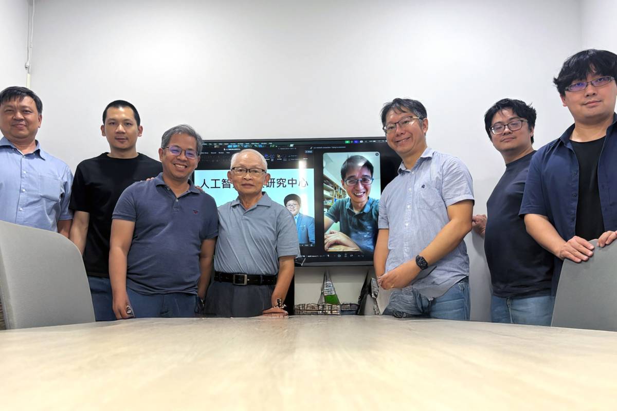 在教育部「國家重點領域頂尖研究中心計畫」的支持下，臺灣大學於2025年成立「人工智慧頂尖研究中心」，圖為該中心成員合照。(臺大提供)
