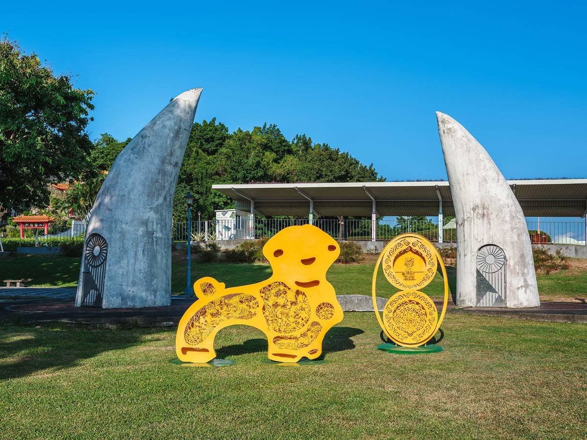 臺北地景公共藝術計畫圓山展出，藝術家成若涵《貝貝與他的工具》以紙雕與共創呈現史前生活