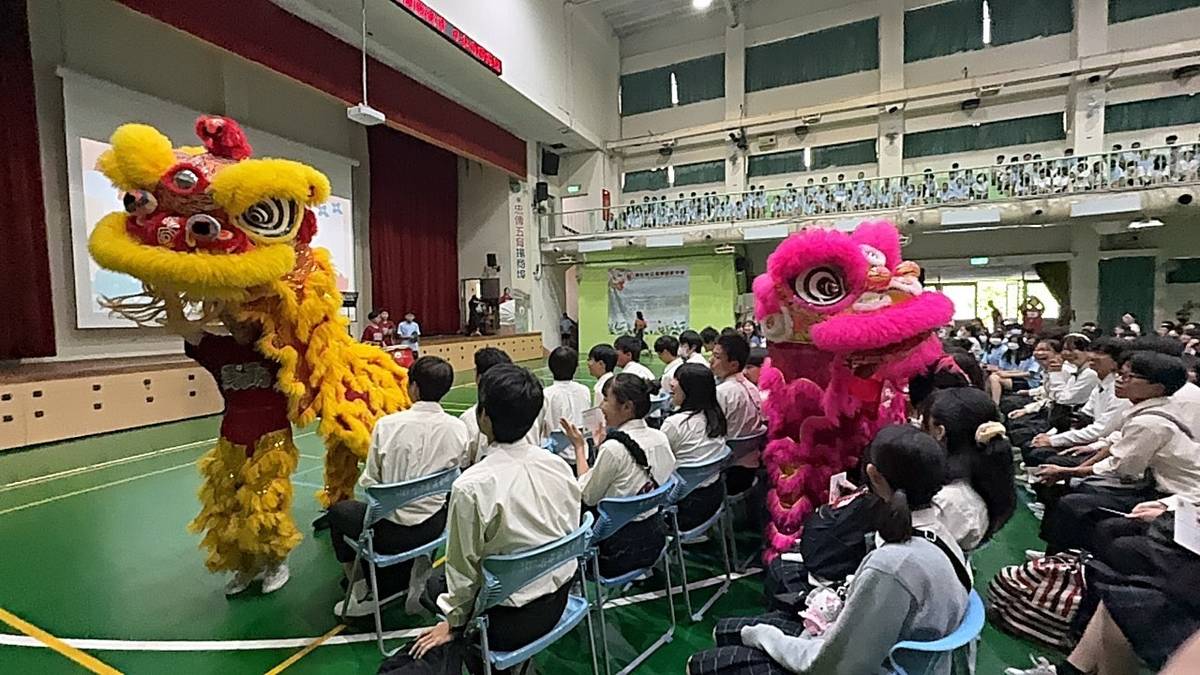 忠孝舞獅隊歡迎南陽師生
