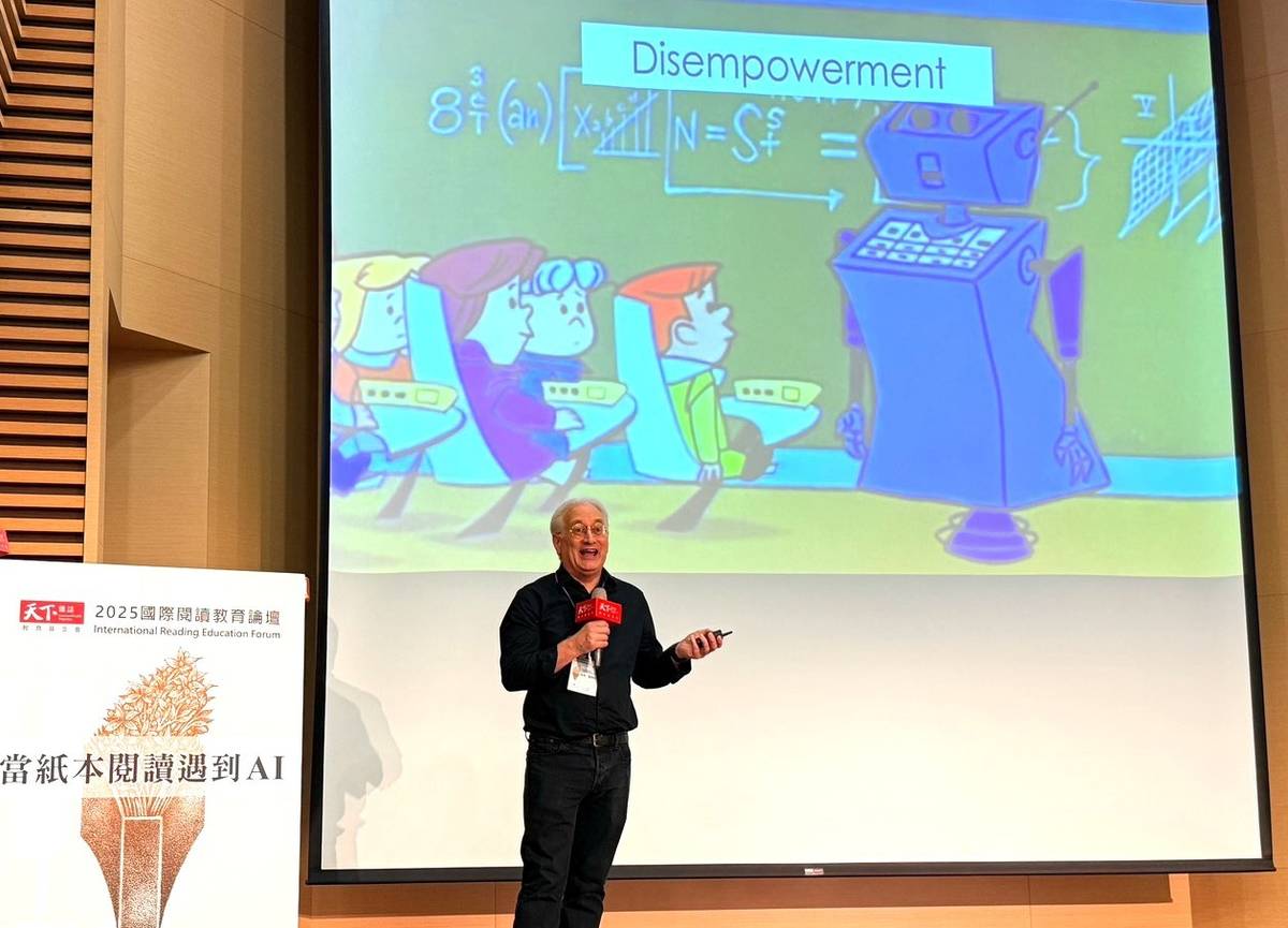 來自英國的霍姆斯教授講述教育與AI