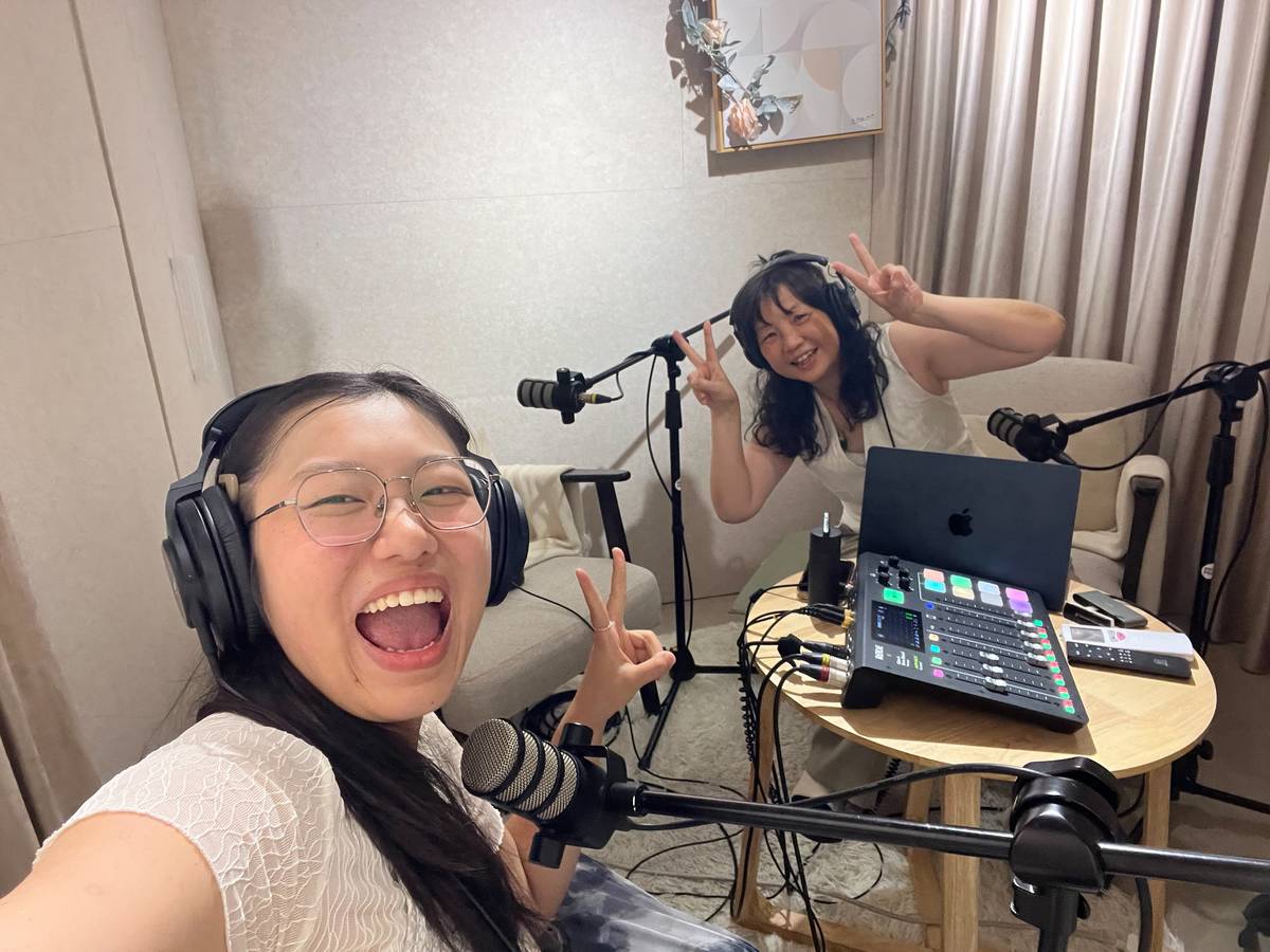 兩位是同高中、同大學的學姐學妹呀！