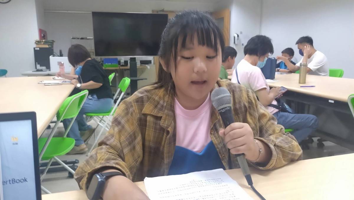 

校園主播室：喜樹國小 郭庭聿 談 ~ 兒童家鄉繪本。

