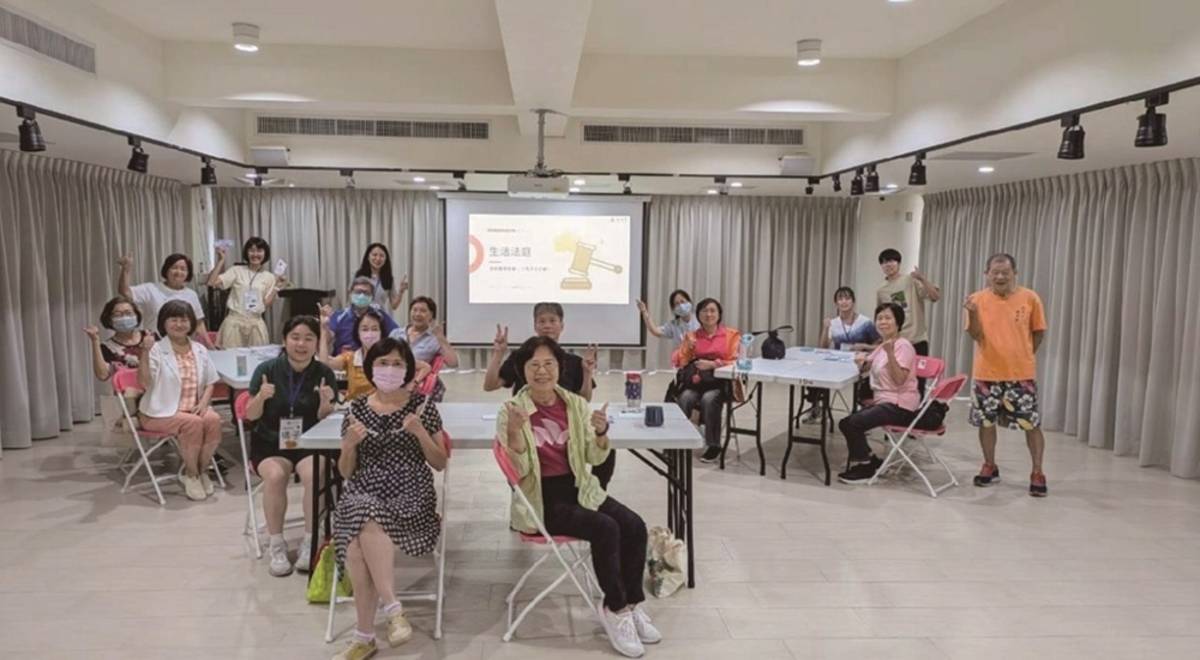 哇尬哩團隊辦理青銀桌遊活動