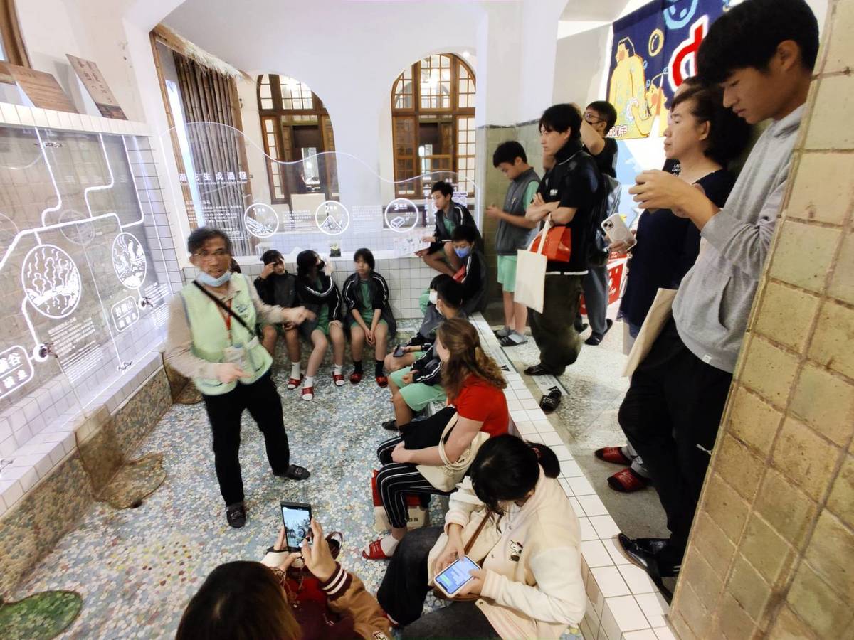 北投國中學生與國際學伴參訪溫泉博物館(照片來源:國際學伴ICL計畫臉書粉專)