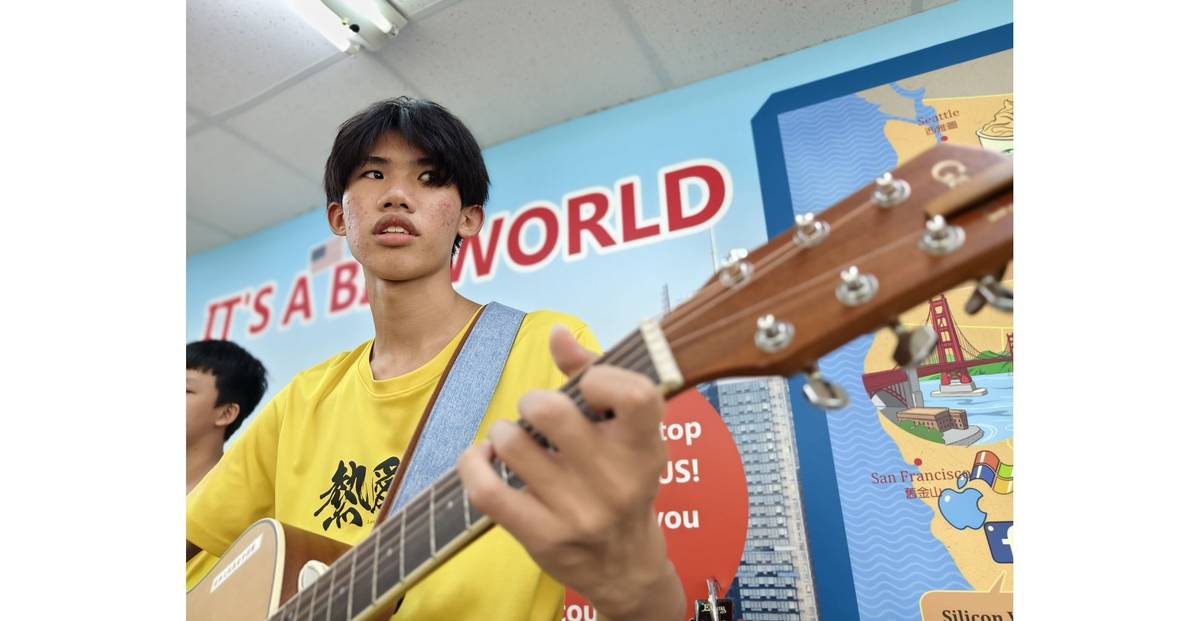 原害羞沒自信的青年，透過第二專長樂器訓練，成為他向前的力量。如今