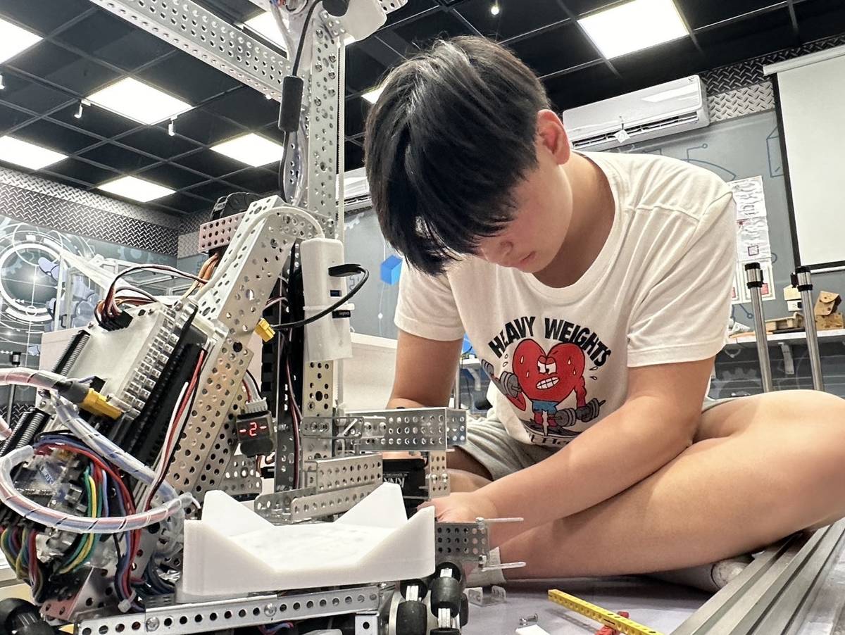 學生動作體驗機器人課程操作