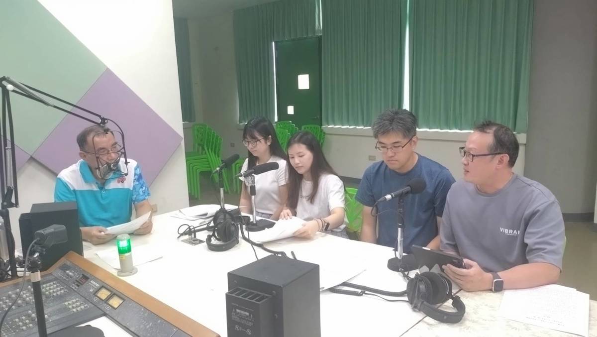 1141031大橋國小鄭博仁、楊宗霖老師、數立學習推動辦公室陳暈嵐、郭筱芳老師，接受臺南教育新風貌王宏寶校長訪問