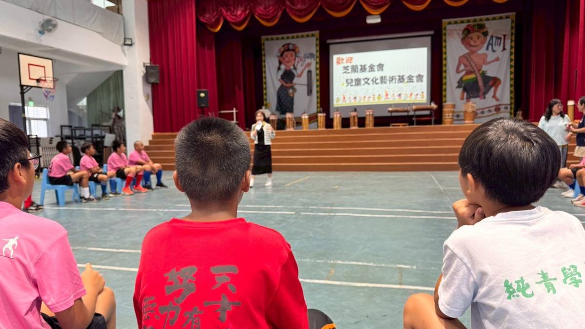 兒童文化藝術基金會執行長盧彥芬以臺東子弟、台北科技大學陳殿禮教授的求學故事勉勵學生